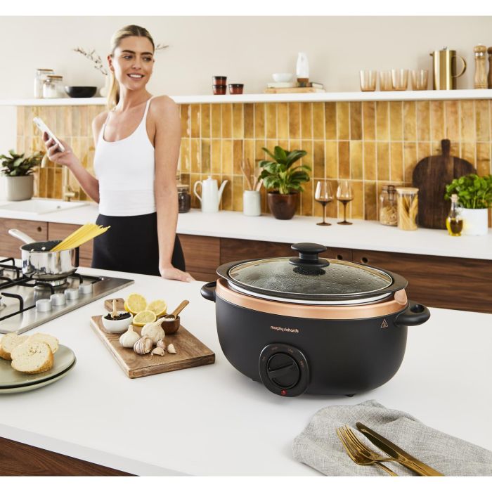Morphy Richards 461016 Sear & Stew Slow Cooker - 6.5L Rose Gold