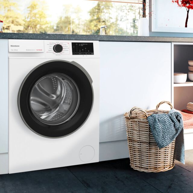 Blomberg LWA210461W 10kg 1400 spin RecycledTub Washing Machine - White